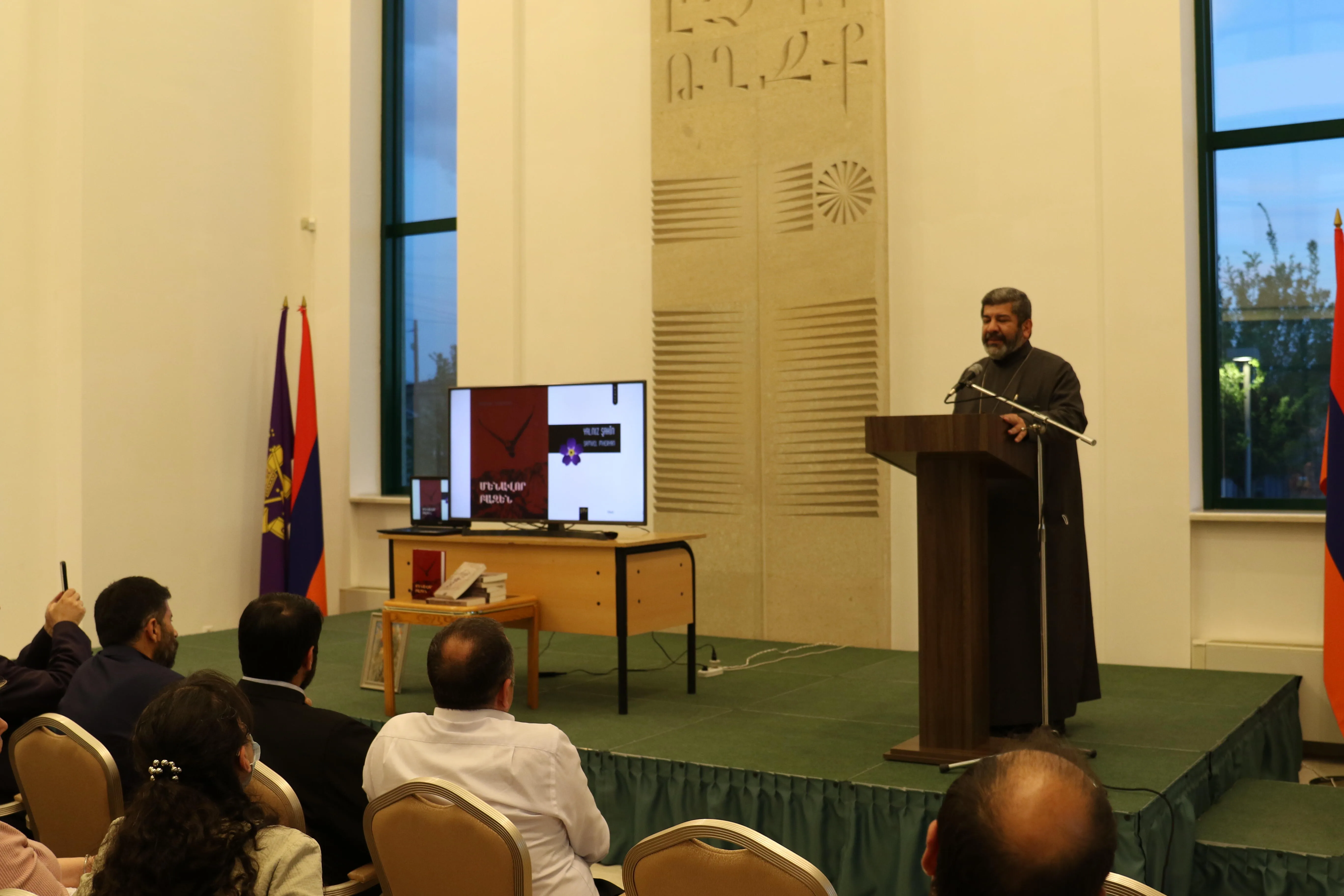 Պատկերասրահ — 12